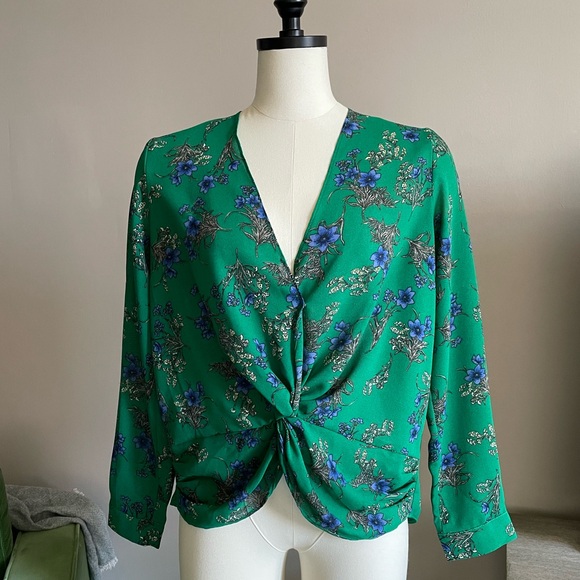 NWOT Heartloom brand blouse sold on Revolve, size small. - Picture 4 of 8